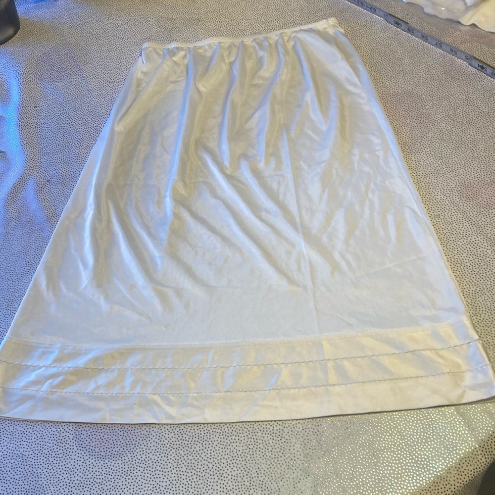 Sliperfection women’s slip skirt size M in good condition